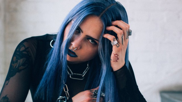 Mimi Barks feiert Century Media-Deal mit neuer Sin