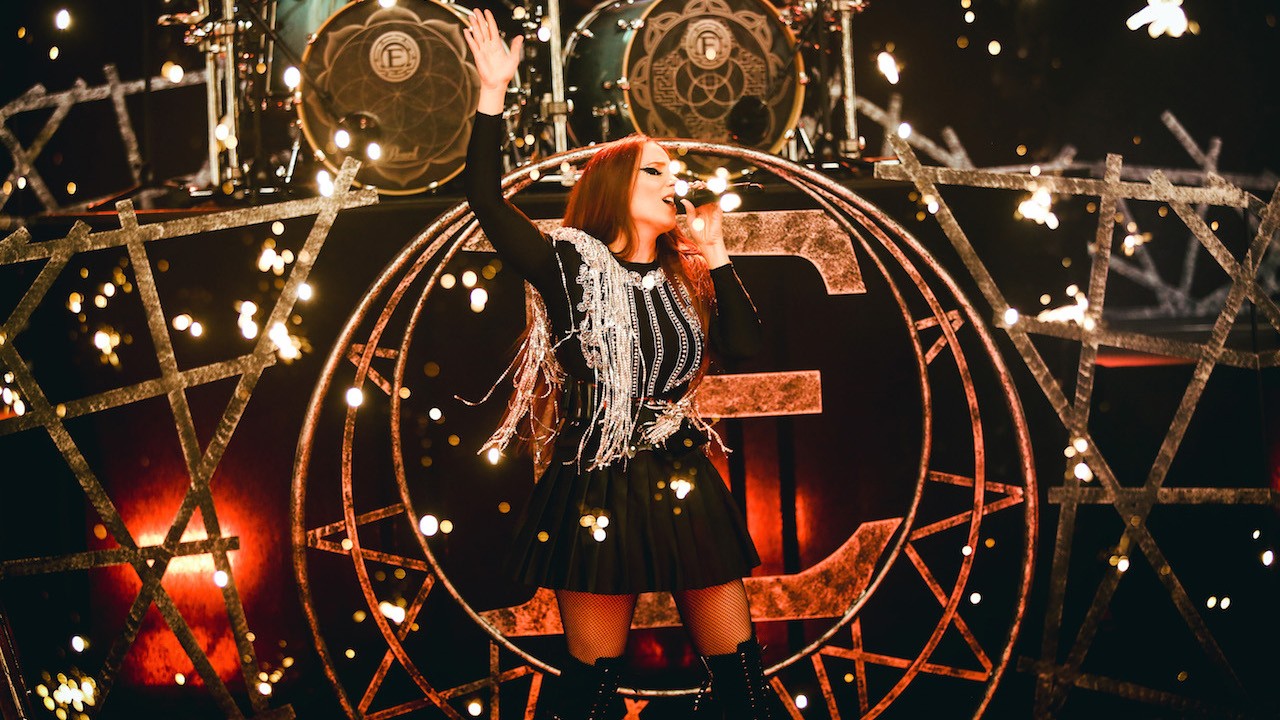 Epica zeigen erstes Video aus ihrer spektakulären „Ωmega Alive“-Show