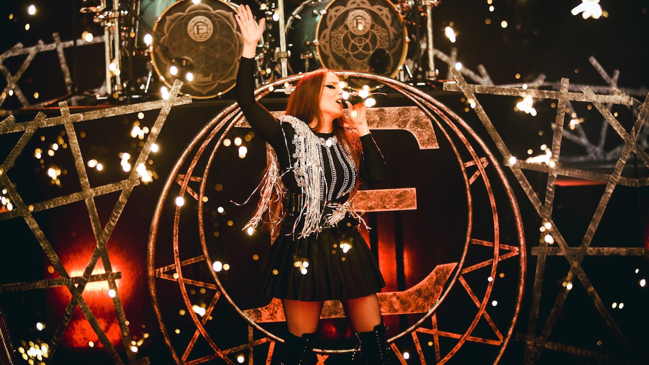 Epica zeigen erstes Video aus ihrer spektakulären „Ωmega Alive“-Show
